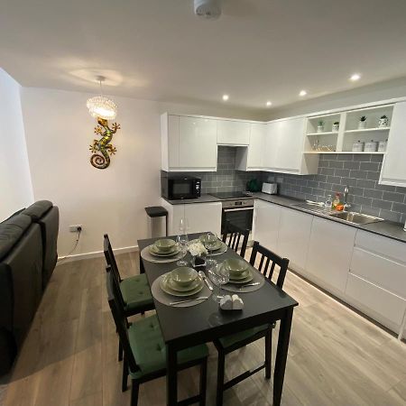 Modern 2 Bedroom Apartment, With Car Parking. Bitton Εξωτερικό φωτογραφία